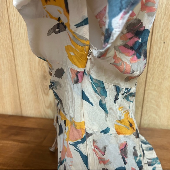 BCBGenration Beige Floral Lace Up Corset Top Size 6 - Picture 6 of 8